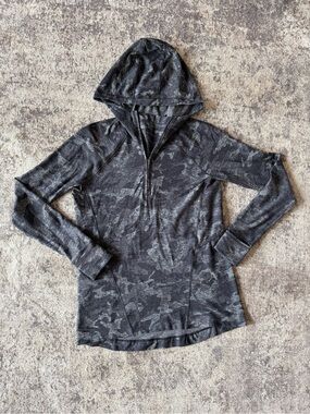 Lululemon Warm Stabilizer 1/2 Zip
Hoodie Size 6